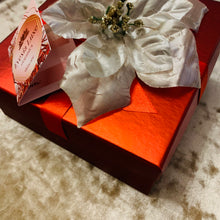 Cargar imagen en el visor de la galería, Velvet Elixir Illuminate 24hr Ageless Facial Oil with GIFT Rose Quartz Gua Sha Stone Beauty Tool